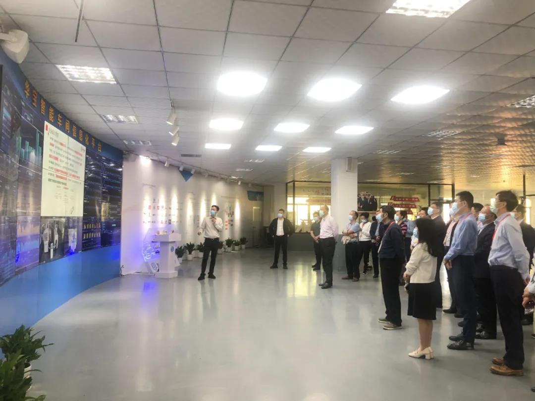 “福建省加快機械裝備產業(yè)發(fā)展專題班”——在華寶智能科技開展現(xiàn)場教學！